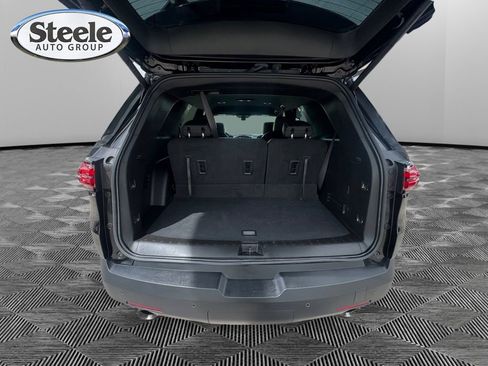 Used 2023 Chevrolet Traverse LT w/ LT Premium Package image 18