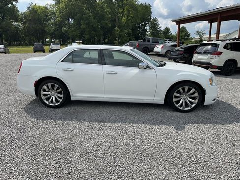 Used 2018 Chrysler 300 Limited w/ Safetytec Plus Group RWD image 4