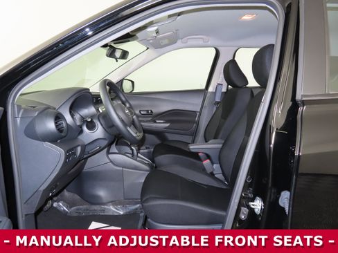 Certified 2025 Nissan Kicks Play S image 4