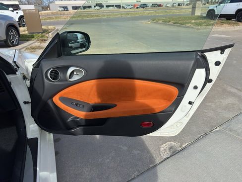 Used 2016 Nissan 370Z Touring image 28