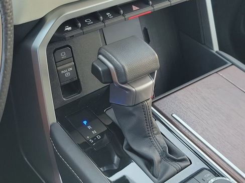 Used 2025 Toyota Sequoia Capstone AWD/4WD image 20