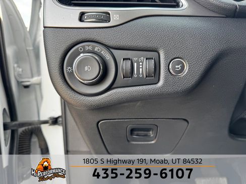 Used 2022 Jeep Cherokee Limited image 24