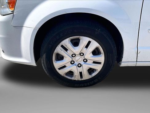 Used 2014 Dodge Grand Caravan SE w/ Quick Order Package 29E SE FWD image 3