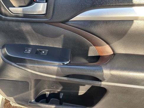 Used 2018 Toyota Highlander XLE image 43