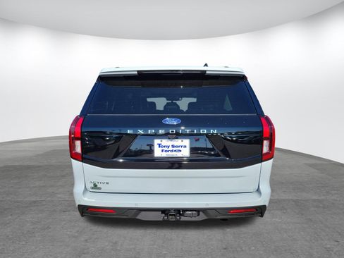 New 2026 Ford Expedition Active RWD image 6