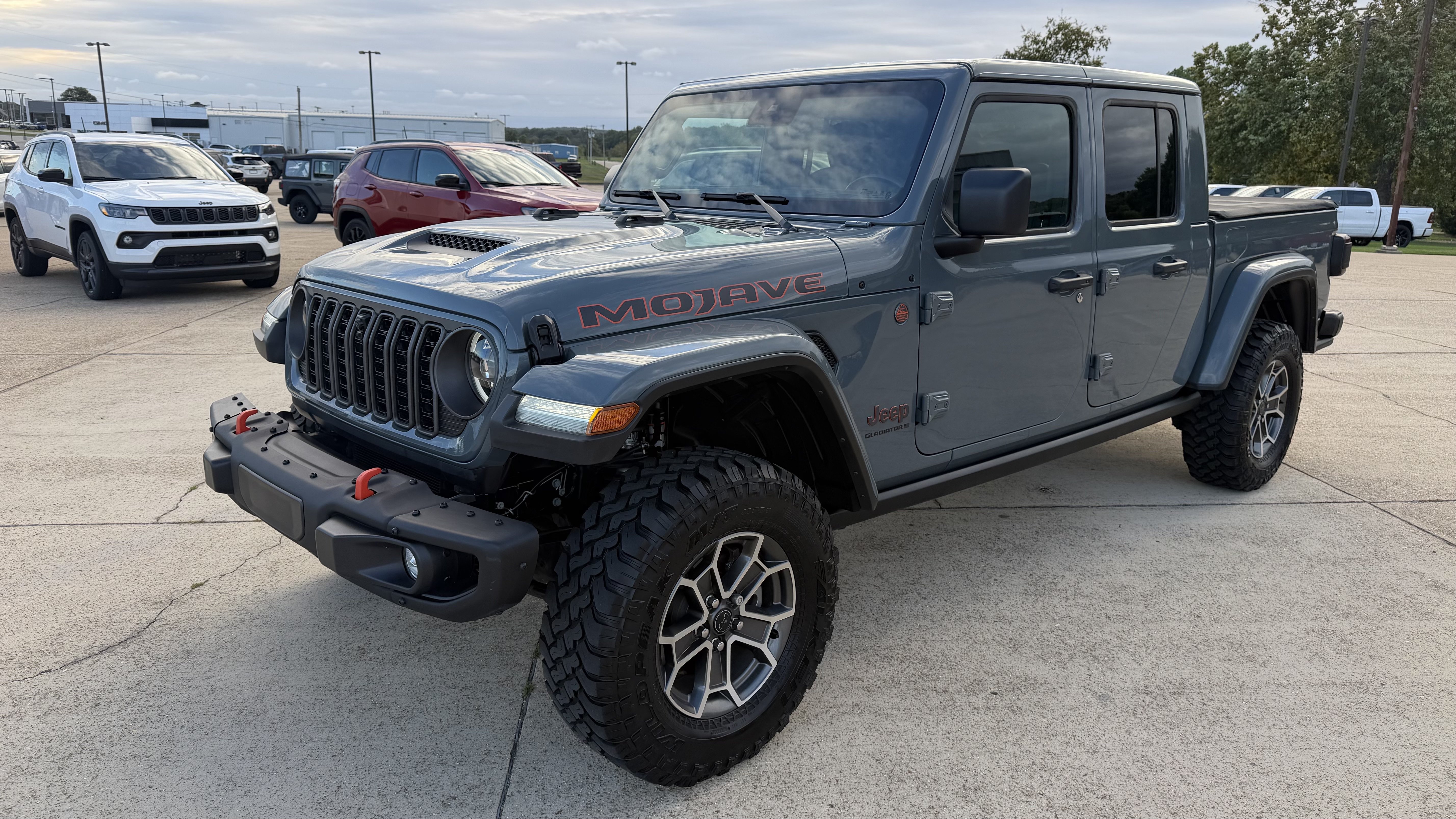 Used 2024 Jeep Gladiator Mojave AWD/4WD image 2