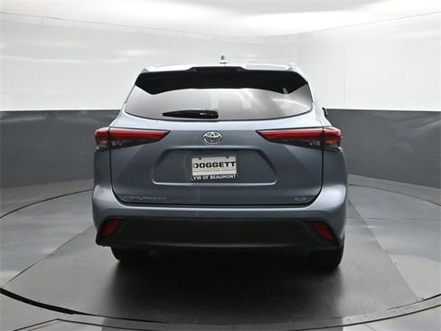 Used 2021 Toyota Highlander XLE image 8