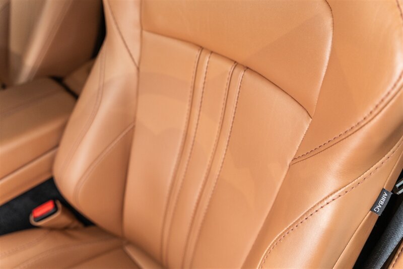 Used 2020 Aston Martin V8 Vantage Coupe RWD image 40