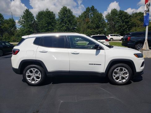Used 2024 Jeep Compass Latitude AWD/4WD image 4