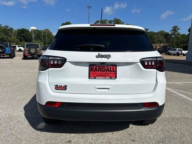 Certified 2025 Jeep Compass Latitude w/ Altitude Special Edition AWD/4WD image 6