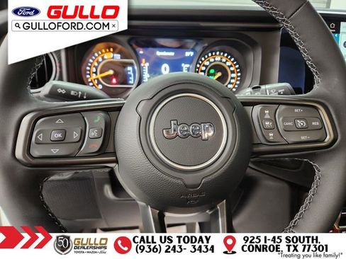 Used 2025 Jeep Wrangler Unlimited Rubicon image 24