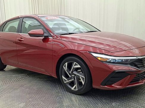 Used 2024 Hyundai Elantra SEL w/ Convenience Package FWD image 7