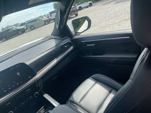 Used 2025 Chevrolet Tahoe LS AWD/4WD image 23