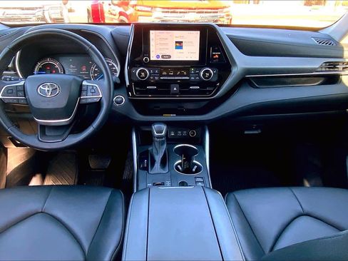 Used 2023 Toyota Highlander XLE image 15