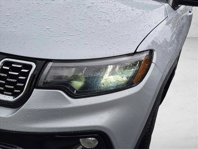 Used 2025 Jeep Compass Limited AWD/4WD image 9