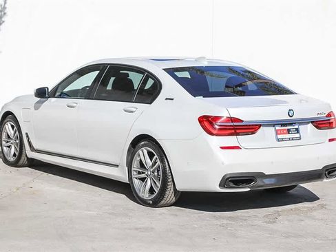 Used 2017 BMW 740e xDrive image 6
