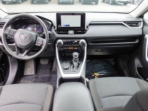 Used 2025 Toyota RAV4 XLE image 27