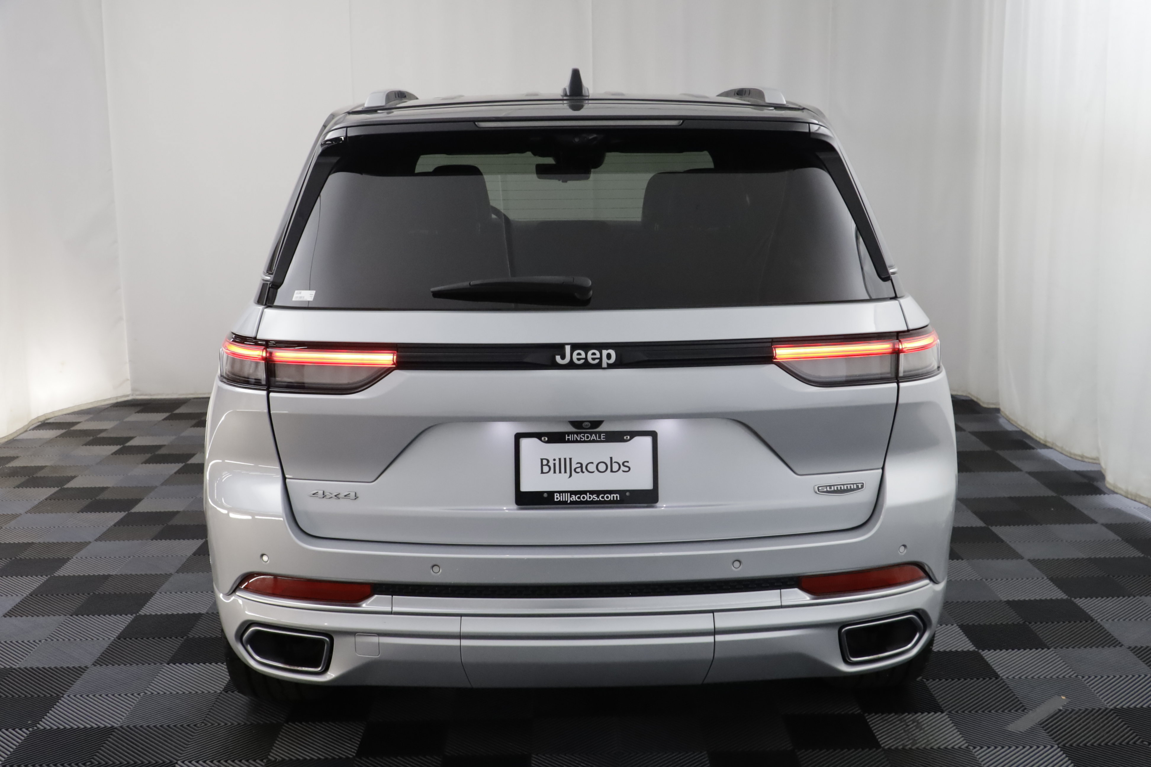 Used 2023 Jeep Grand Cherokee Summit w/ Adv Protech Group IV AWD/4WD image 22