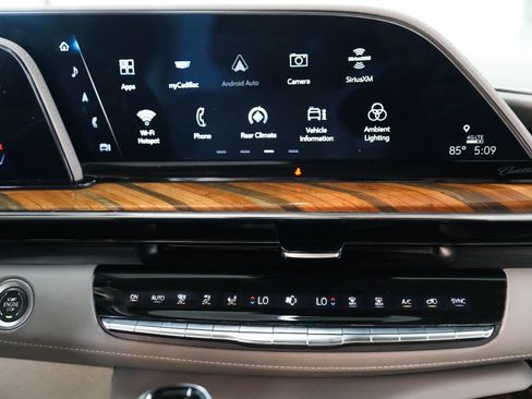Used 2024 Cadillac Escalade ESV Sport Platinum w/ LPO, ONYX Package AWD/4WD image 19
