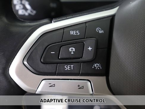 Used 2023 Volkswagen Tiguan SE R-Line image 4