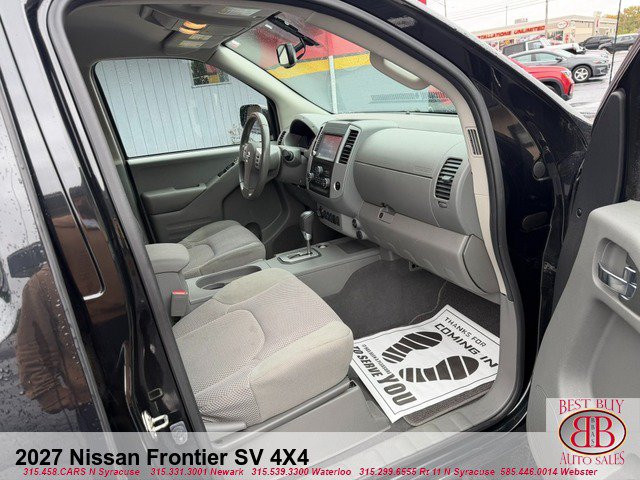 Used 2020 Nissan Frontier SV w/ Midnight Edition Floor Mats AWD/4WD image 17