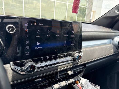 Used 2023 Chevrolet Colorado LT w/ LT Convenience Package II RWD image 2