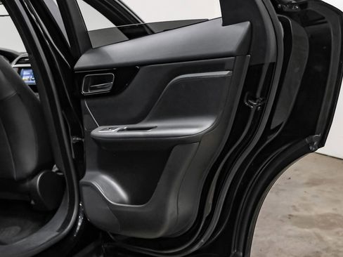 Used 2018 Jaguar F-PACE Premium image 36