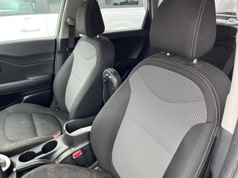 Used 2017 Kia Soul + FWD image 9