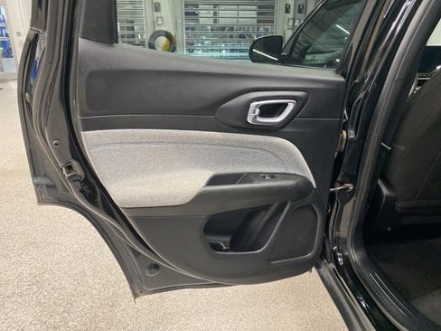 Used 2023 Jeep Compass Sport image 30