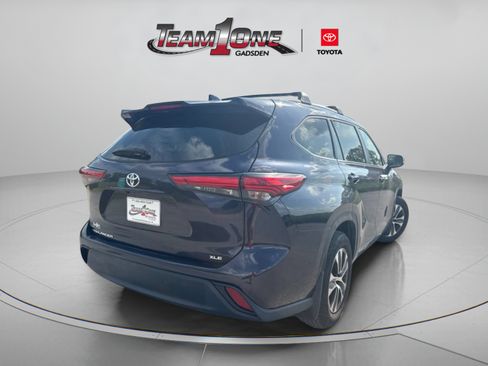 Used 2023 Toyota Highlander XLE FWD image 7