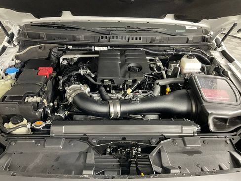 Used 2025 Nissan Frontier SV RWD image 9