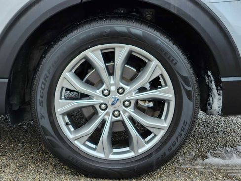 Used 2020 Ford Explorer XLT w/ Equipment Group 202A image 12