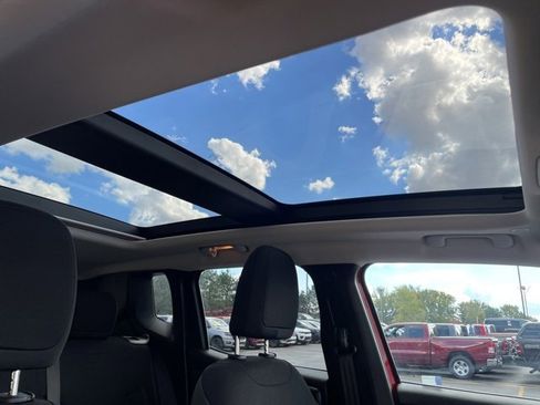 Certified 2023 Jeep Renegade Altitude w/ Sun/Sound Group image 4