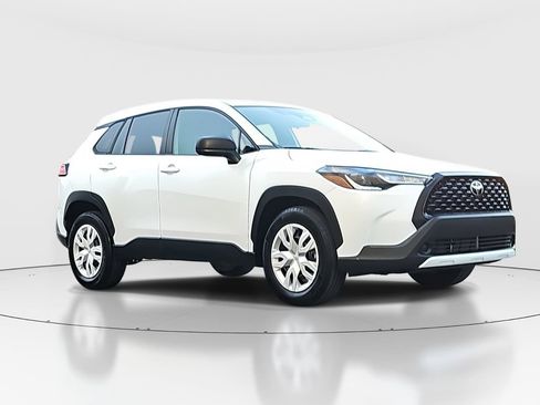 Used 2023 Toyota Corolla Cross L FWD image 3