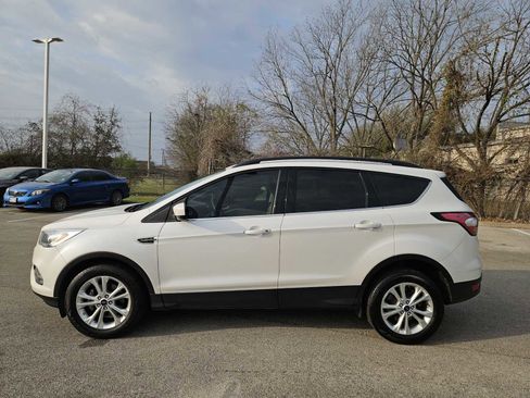 Used 2018 Ford Escape SEL image 3