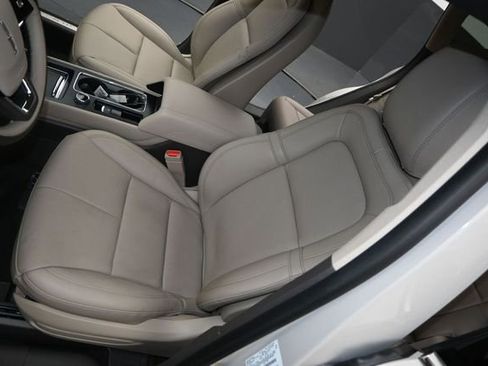 Used 2024 Lincoln Corsair Reserve FWD image 9