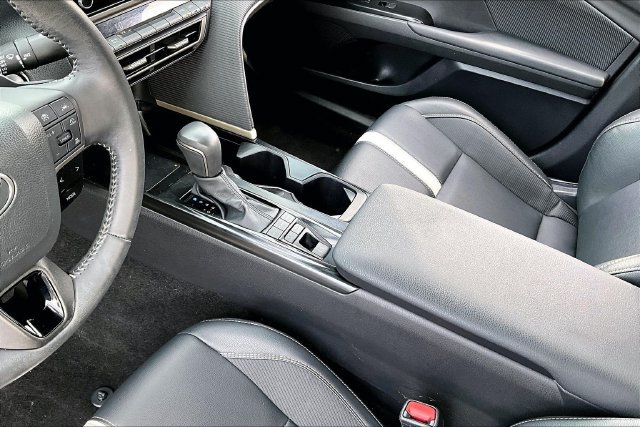 Used 2025 Toyota Camry SE w/ Convenience Package FWD image 18