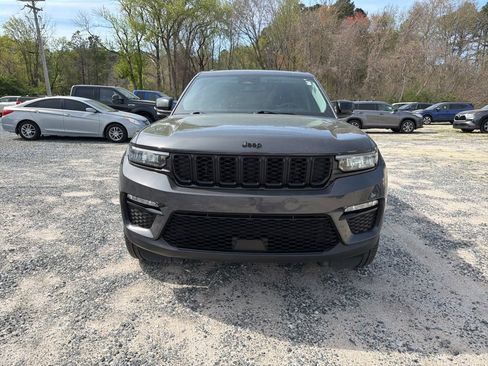 Used 2024 Jeep Grand Cherokee Limited w/ Black Appearance Package image 8