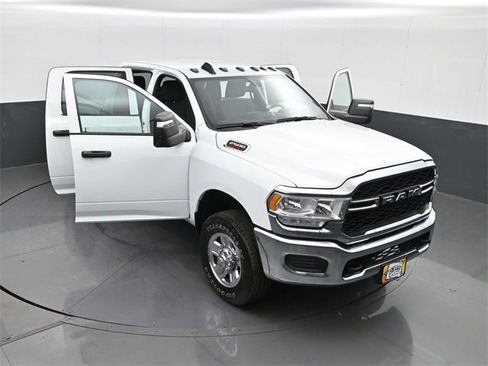 Used 2024 RAM 2500 Tradesman w/ Chrome Appearance Group image 30