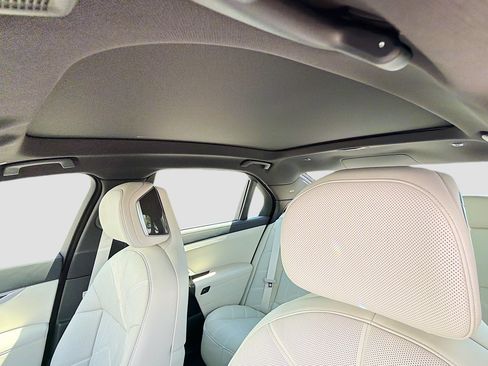 New 2026 BMW 740i w/ Premium Package RWD image 26