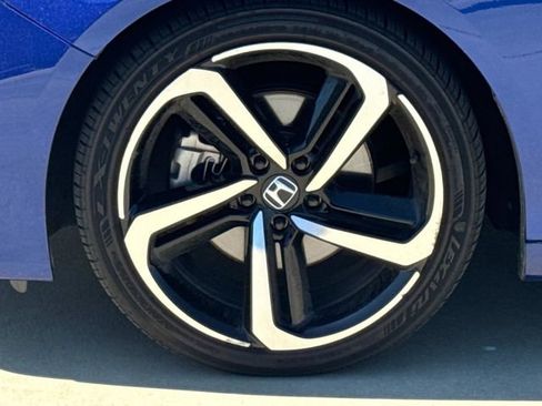 Used 2018 Honda Accord Sport image 4