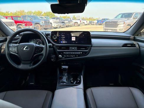 Used 2025 Lexus ES 300h w/ Premium Package FWD image 21