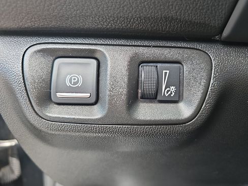 Used 2023 GMC Acadia SLT image 19