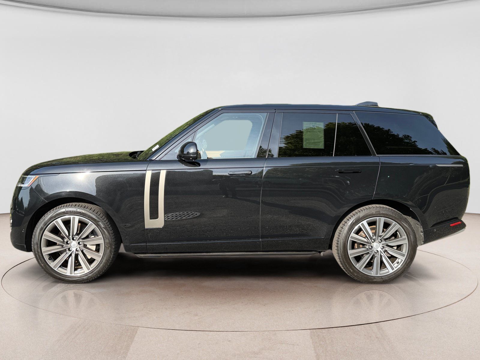 Used 2023 Land Rover Range Rover SE AWD/4WD image 2