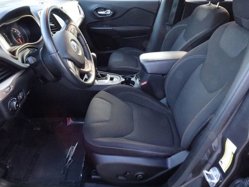 Used 2016 Jeep Cherokee Latitude w/ Comfort & Sound Group image 5