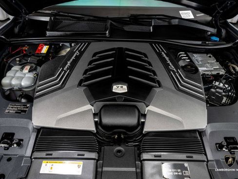 Used 2023 Lamborghini Urus S image 6