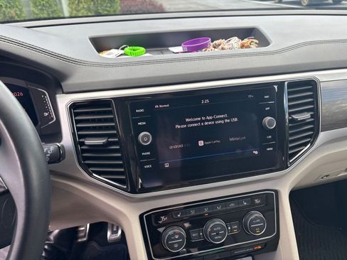 Used 2019 Volkswagen Atlas SEL R-Line AWD/4WD image 14