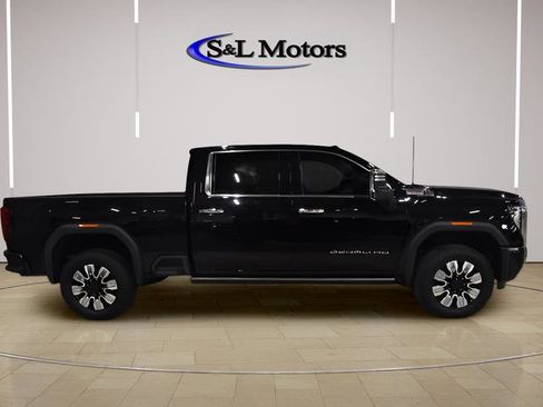 Used 2025 GMC Sierra 2500 Denali w/ Denali Reserve Package AWD/4WD image 11