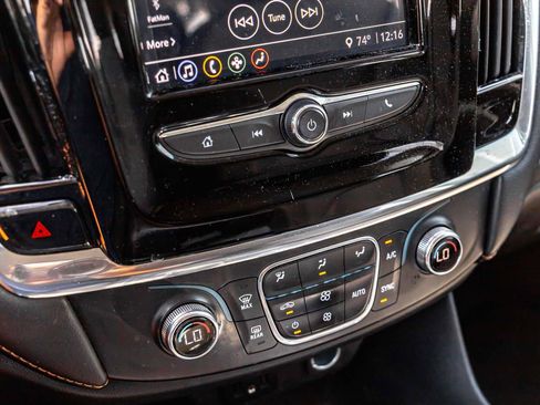 Used 2020 Chevrolet Traverse LS image 16