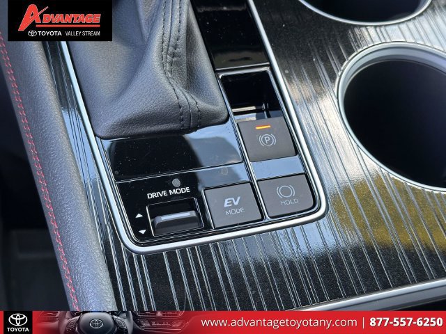 Used 2026 Toyota Sienna XSE FWD image 37